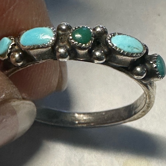 Vintage Native American Turquoise and Green Stone Silver Ring - Picture 7 of 11